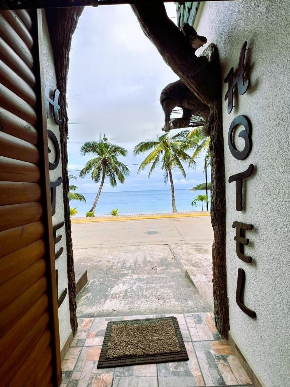 Mr. Tucan Hotel West End Buitenkant foto