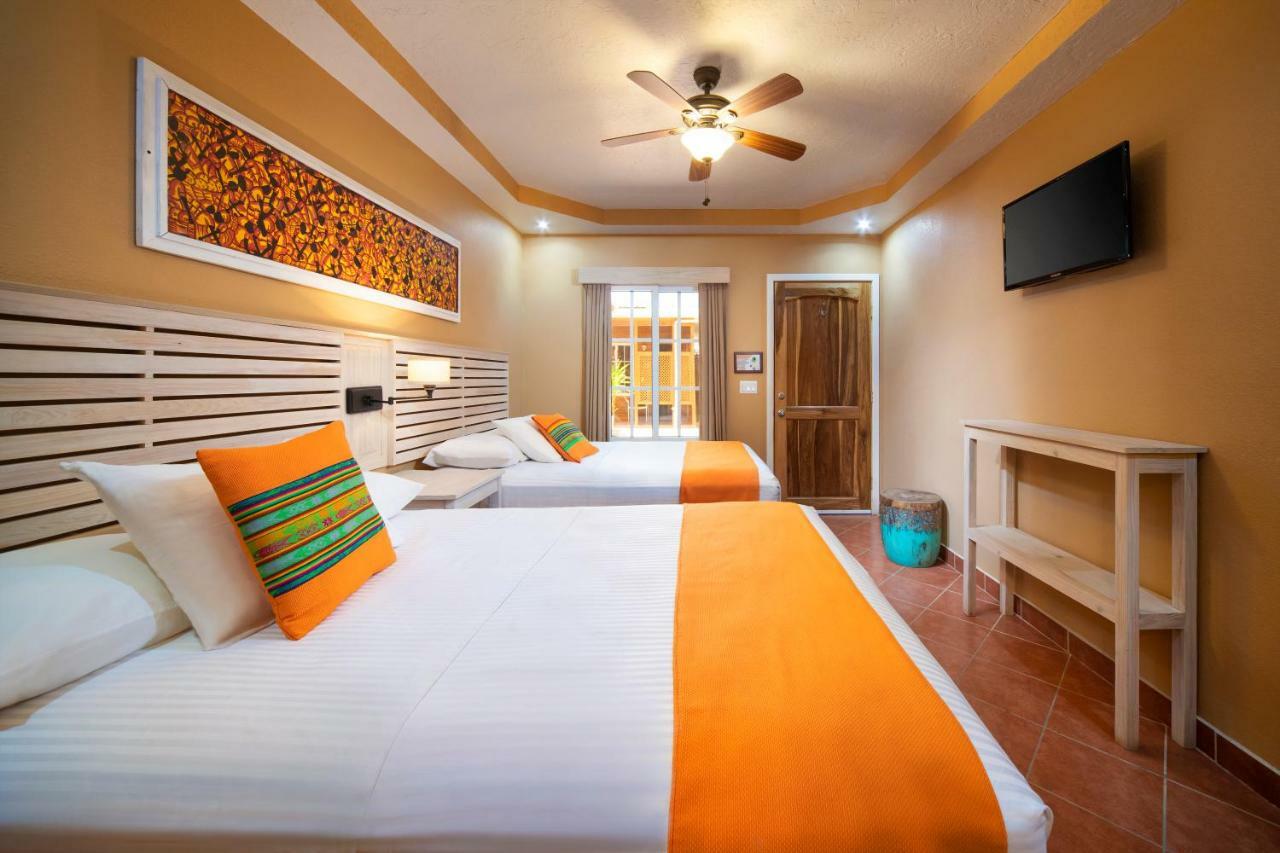 Mr. Tucan Hotel West End Buitenkant foto